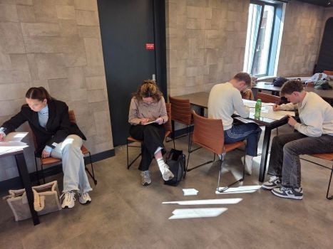 Trainees aan de slag